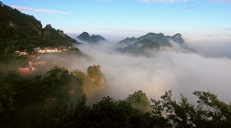 仙居（作者：胡宏坤；；；；拍摄所在：休宁县齐云山镇齐云山村；；；；联系电话：18955966555；；；；联系地点：休宁县工商局）.jpg